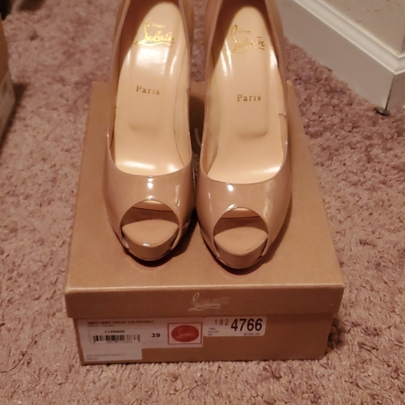 Christian Louboutin red bottom pumps - Picture 4 of 7